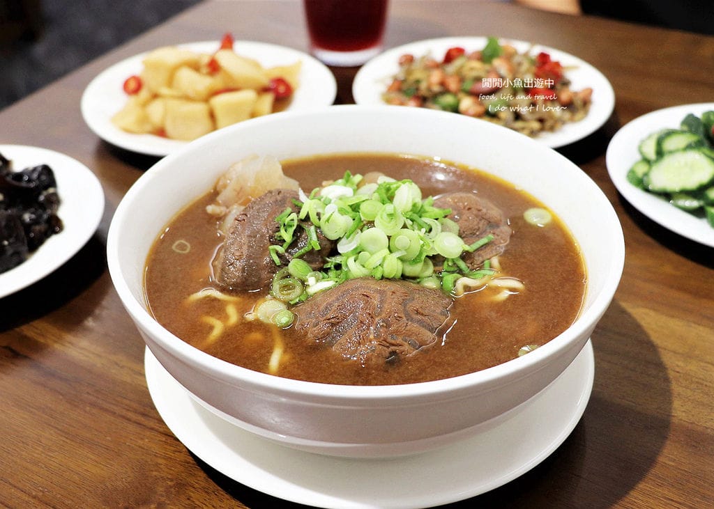迪化街美食。湘帝御膳食堂。老屋餐廳享用紅燒牛肉麵、清燉牛肉麵、半筋半肉牛肉麵