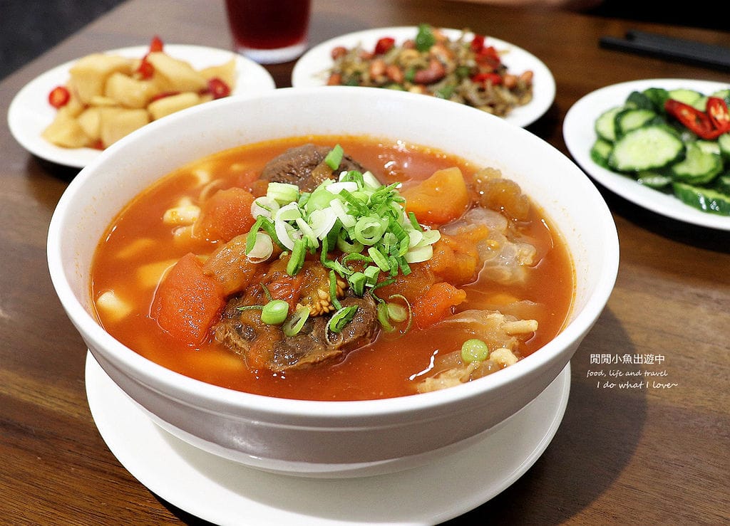 迪化街美食。湘帝御膳食堂。老屋餐廳享用紅燒牛肉麵、清燉牛肉麵、半筋半肉牛肉麵
