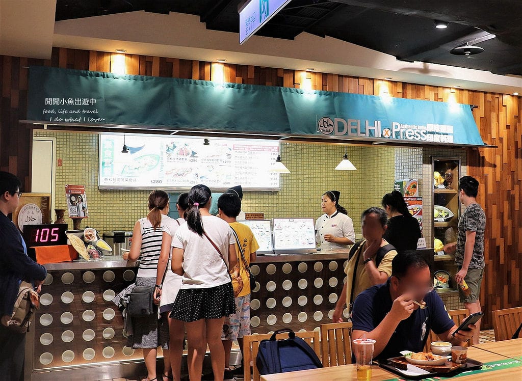 信義市政府站美食 Delhi X Press 原味德里。道地美味的印度咖哩，印度料理、烤餅、印度奶茶，統一時代百貨美食街