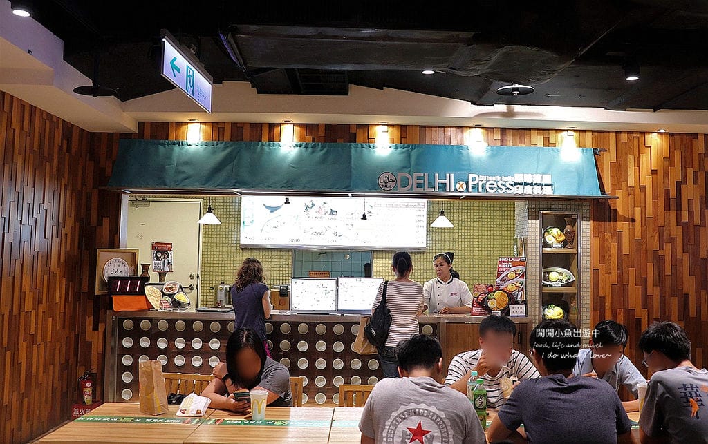 信義市政府站美食 Delhi X Press 原味德里。道地美味的印度咖哩，印度料理、烤餅、印度奶茶，統一時代百貨美食街