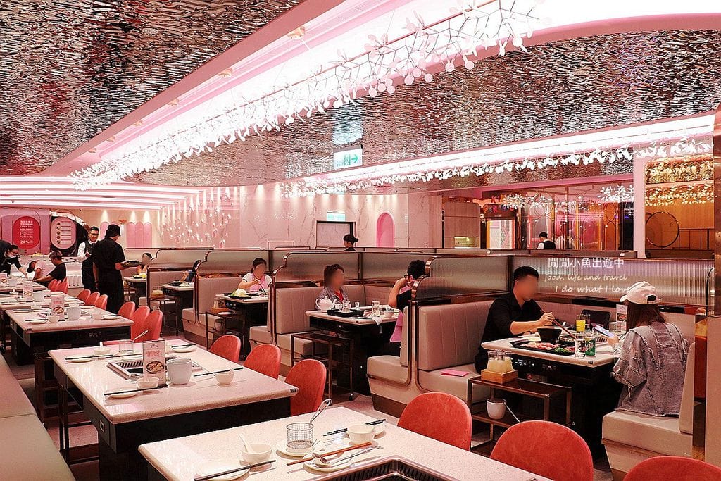 信義區美食餐廳 美滋鍋。新加坡粉紅夢幻火鍋店，膠原蛋白養顏美容鍋、滋補養生香辣鍋