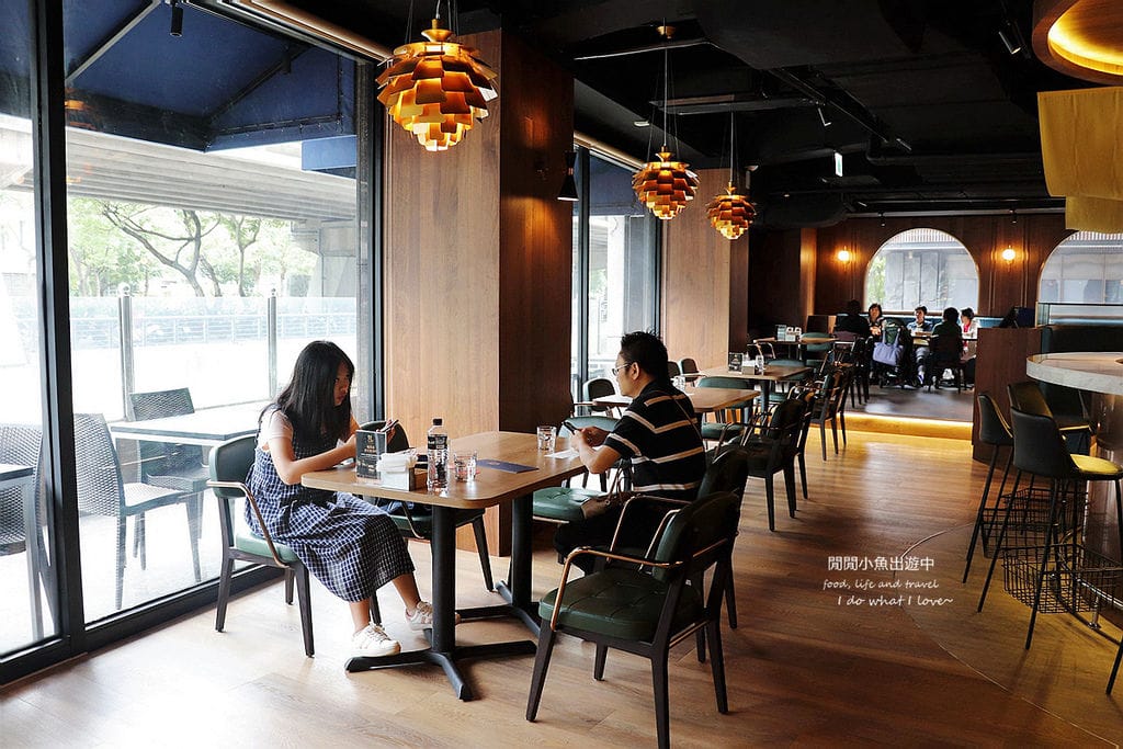 中山區餐廳柏克金啤酒餐廳-南京店。高CP值平價早餐、下午茶、啤酒、美食，捷運松江南京站