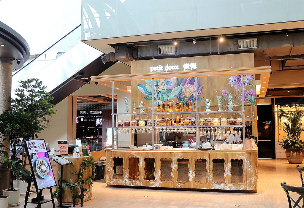 微兜小碧潭京站店。森林系網美餐廳早午餐下午茶