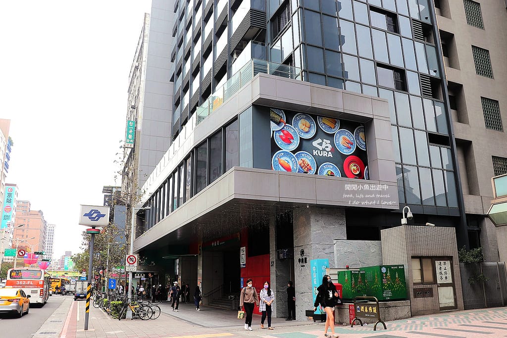 中山站美食日式料理藏壽司中山南西店。必吃迴轉壽司，期間限定鬼滅之刃扭蛋.JPG